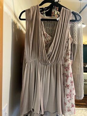 Zenana Outfitters Taupe Sleeveless V-Neck Romper 4” inseam